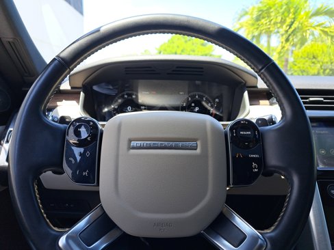 Used 2020 Land Rover Discovery HSE image 24