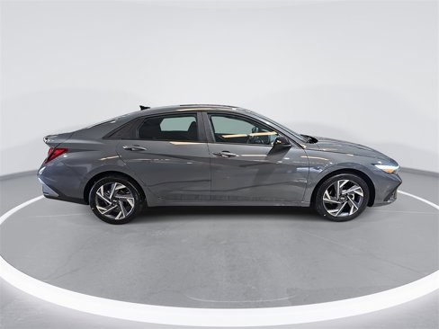 New 2025 Hyundai Elantra Sport image 4