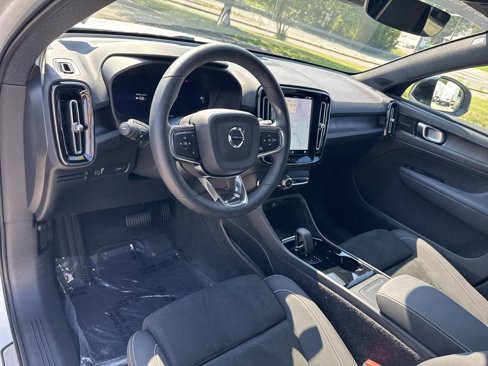 Certified 2022 Volvo C40 P8 Recharge Ultimate image 14