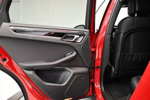 Certified 2025 Porsche Macan Turbo image 44