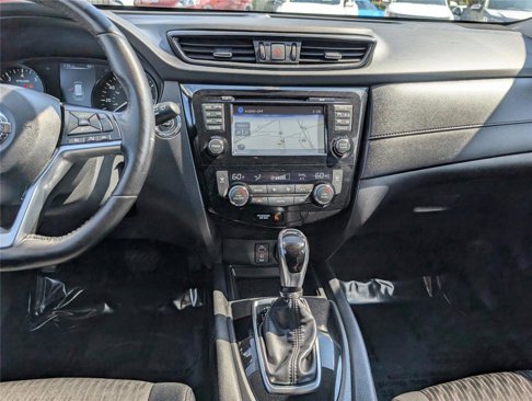 Used 2017 Nissan Rogue SV w/ SV Premium Package image 18