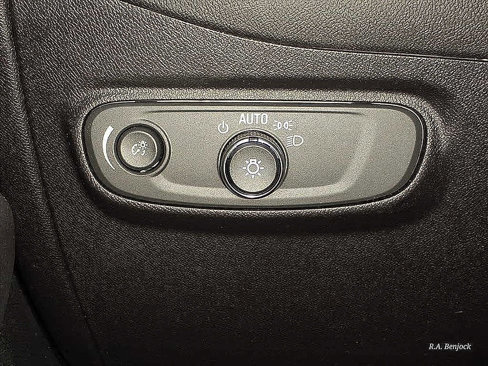 Used 2018 Chevrolet Equinox LT image 19