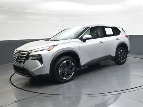 Used 2024 Nissan Rogue SV image 8