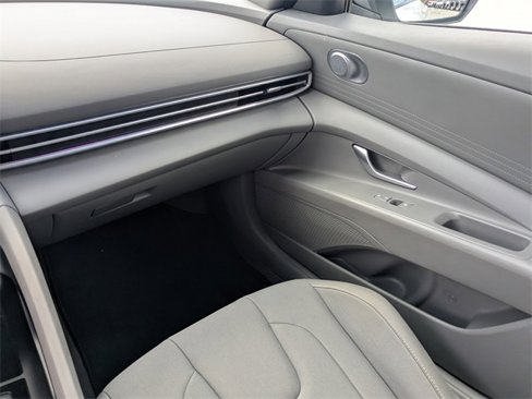 Used 2024 Hyundai Elantra SEL image 15