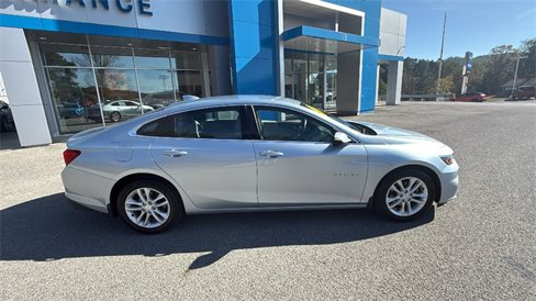 Used 2017 Chevrolet Malibu LT image 3