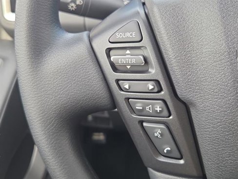 Used 2025 Nissan Frontier SV image 13
