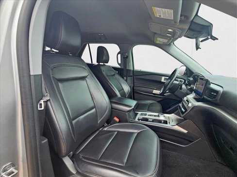 Used 2021 Ford Explorer XLT w/ Equipment Group 202A image 17