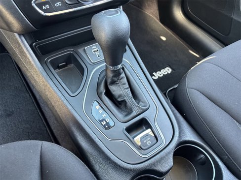 Used 2019 Jeep Cherokee Latitude w/ Popular Appearance Group image 18