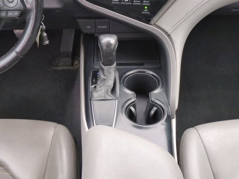 Used 2020 Toyota Camry SE image 18