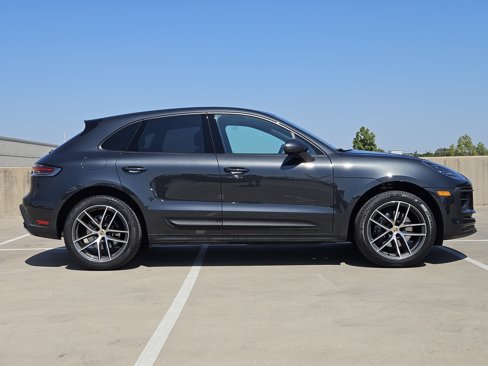 Used 2025 Porsche Macan image 9
