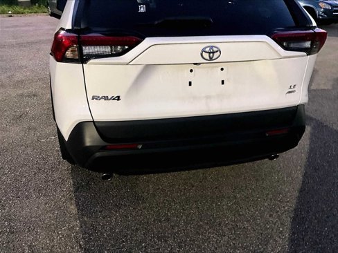 Used 2022 Toyota RAV4 LE image 7