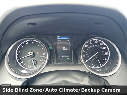Used 2023 Toyota Camry SE image 14