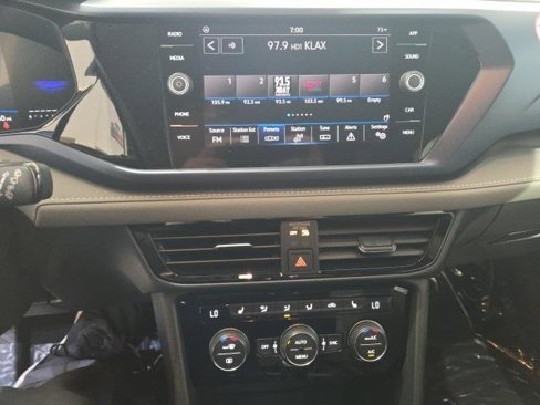 Certified 2024 Volkswagen Taos SE image 20