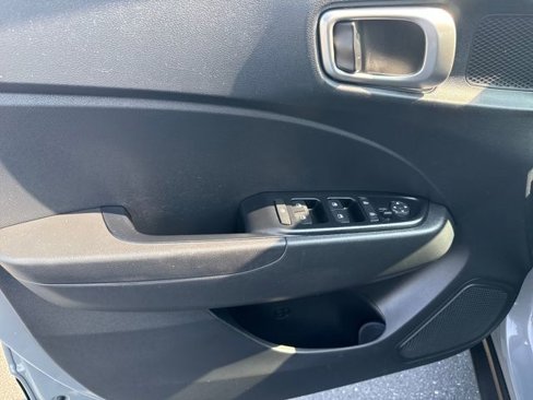Certified 2023 Hyundai Venue SE image 9