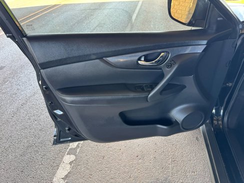 Used 2019 Nissan Rogue SV image 10