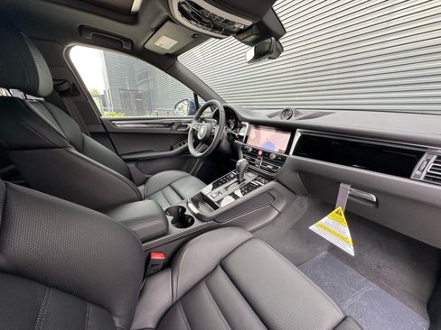 Used 2025 Porsche Macan image 35