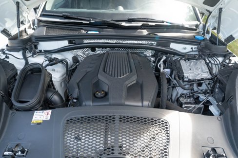 Certified 2023 Porsche Macan Turbo image 17