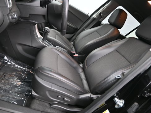 Used 2022 Chevrolet Trax LT w/ Midnight Edition image 10