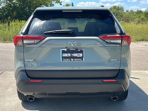 Used 2020 Toyota RAV4 XLE Premium image 7