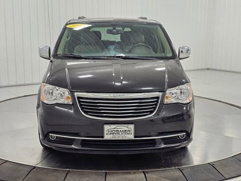 Used 2015 Chrysler Town & Country Touring-L w/ Driver Convenience Group image 37