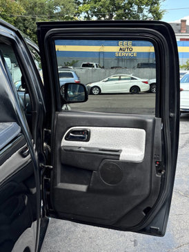 Used 2011 GMC Canyon SLE image 16