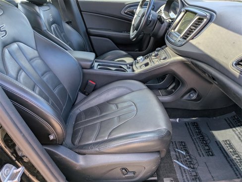 Used 2016 Chrysler 200 S w/ Navigation & Sound Group I image 31