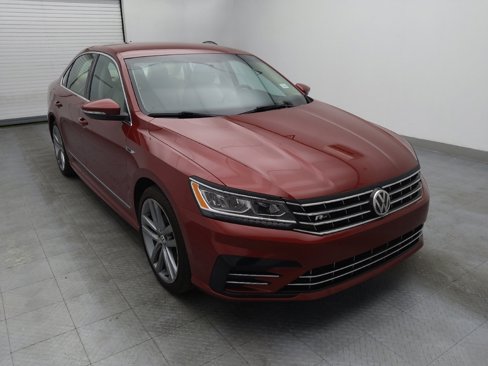 Used 2017 Volkswagen Passat 1.8T R-Line w/ R-Line Lighting Package image 13