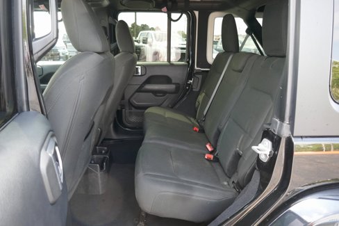 Used 2018 Jeep Wrangler Unlimited Sahara image 18