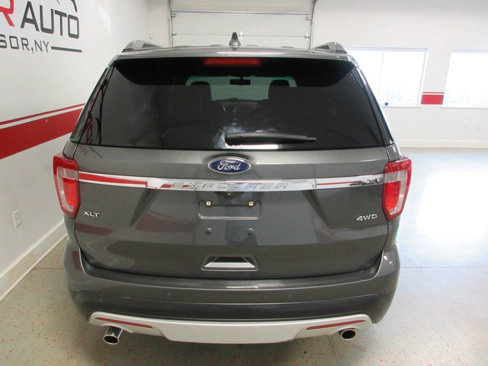 Used 2017 Ford Explorer XLT w/ Equipment Group 202A image 13