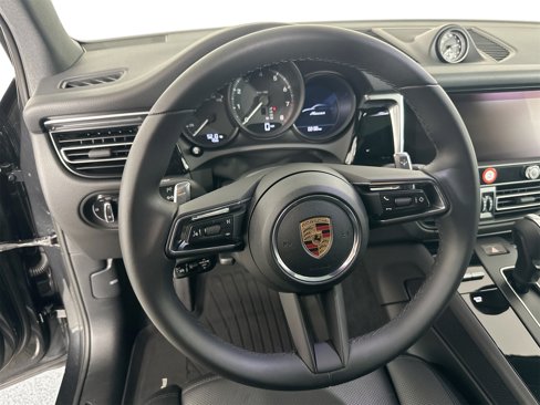 Used 2025 Porsche Macan image 19