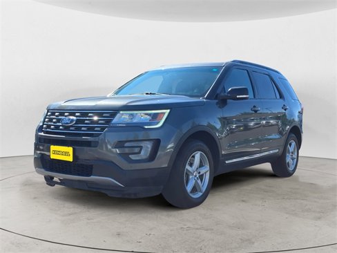 Used 2017 Ford Explorer XLT w/ Equipment Group 202A image 2