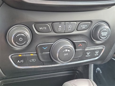 Used 2019 Jeep Cherokee Latitude w/ Popular Appearance Group image 46
