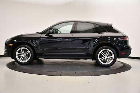 Used 2023 Porsche Macan Turbo image 2