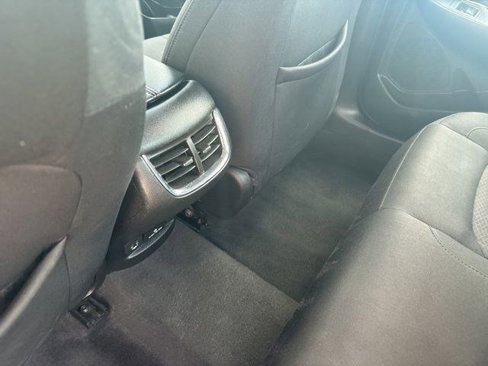 Used 2018 Chevrolet Malibu LT image 32