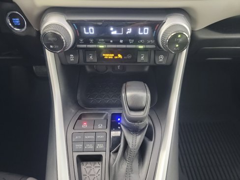 Used 2021 Toyota RAV4 XLE image 33