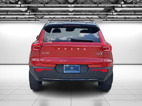Used 2021 Volvo XC40 T5 R-Design w/ Advanced Package image 8