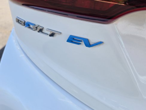 Used 2017 Chevrolet Bolt LT image 7
