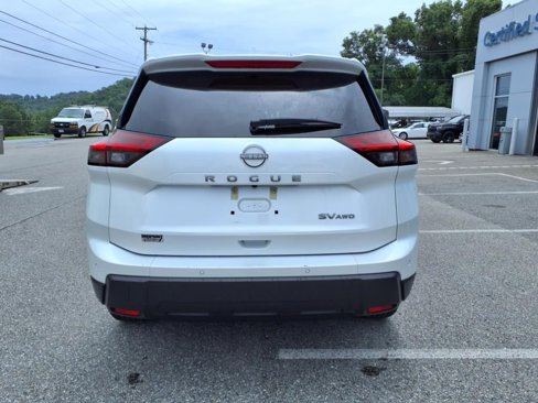Used 2024 Nissan Rogue SV image 5