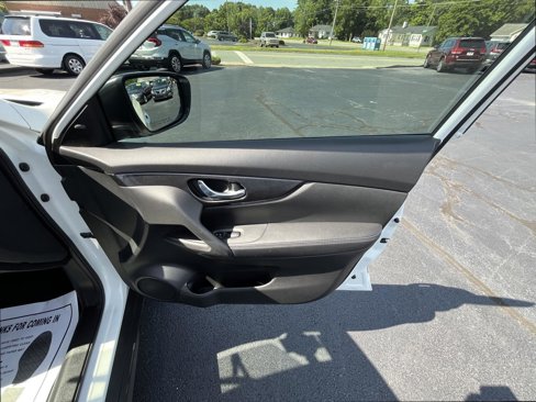 Used 2018 Nissan Rogue SV image 12
