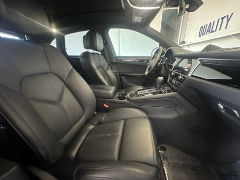 Used 2023 Porsche Macan Turbo image 25