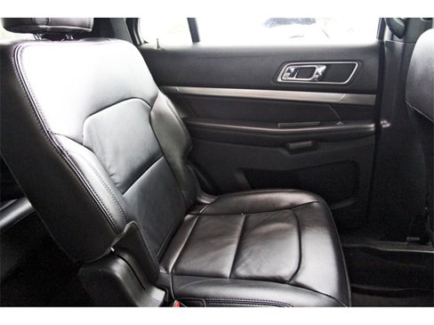 Used 2018 Ford Explorer XLT w/ Equipment Group 202A image 10