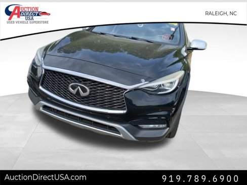 Used 2017 INFINITI QX30 Premium w/ Technology Package image 3