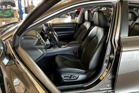 Used 2023 Toyota Camry SE image 7