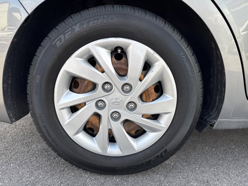 Used 2018 Hyundai Elantra SE image 12