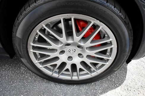 Used 2013 Porsche Cayenne GTS image 34