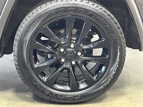 Used 2017 Jeep Grand Cherokee Altitude image 9