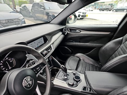 Used 2018 Alfa Romeo Stelvio Ti Sport image 34