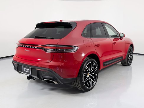Certified 2025 Porsche Macan image 10