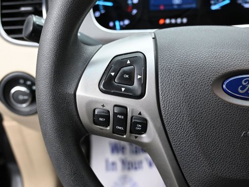 Used 2017 Ford Taurus SE image 16