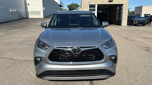 Used 2021 Toyota Highlander Platinum image 9